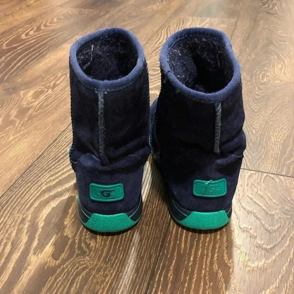 Youth Ugg boots - Picture 3 of 6